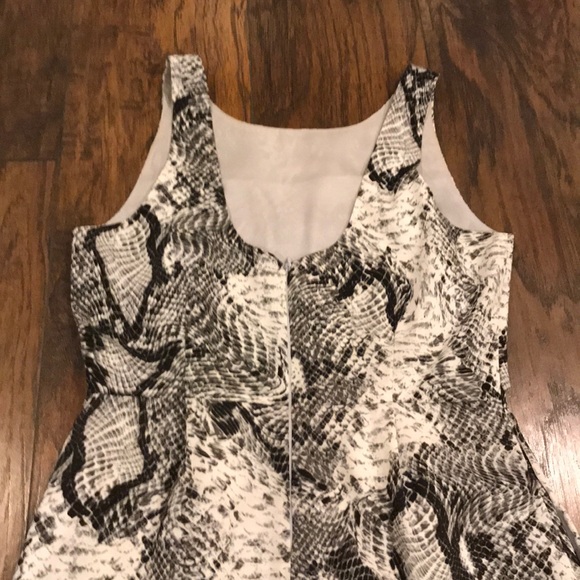 Animal print dress! - Picture 4 of 4